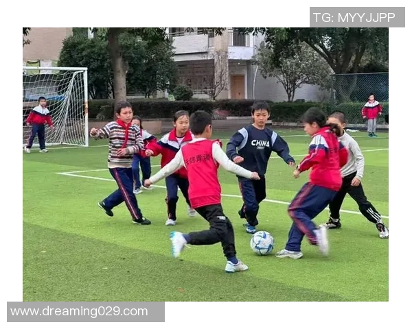 当足球明星走进校园与学生们分享梦想与激情的精彩瞬间