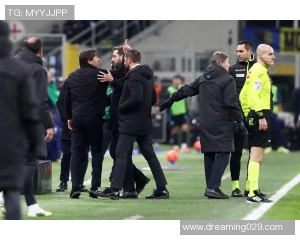 外国足球明星因不满判罚与裁判发生冲突引发热议与讨论 外国足球明星因不满判罚与裁判发生冲突引发热议与讨论